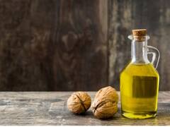 दो बूंद अखरोट का तेल आपको बना सकता है जवां और खूबसूरत...ऐसे करें इस्तेमाल