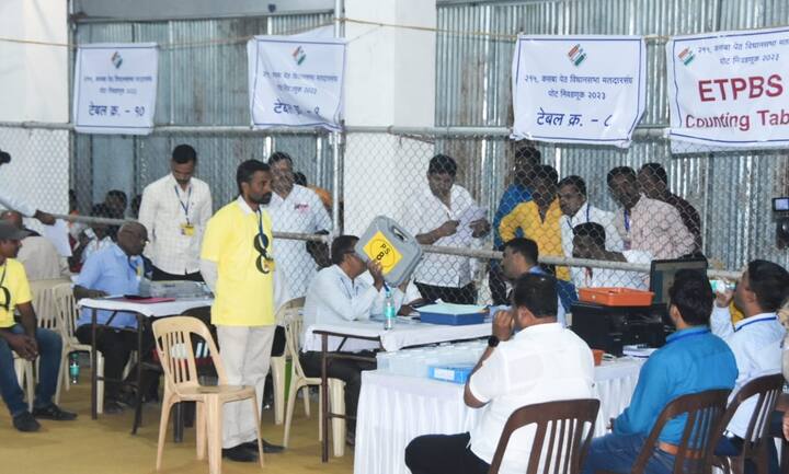 पुणे पोटनिवडणुकीच्या निमित्तानं दिग्गजांची प्रतिष्ठा पणाला लागली आहे.