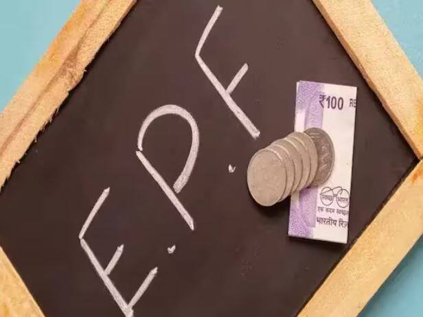 ਇਸ ਤੋਂ ਬਾਅਦ UAN ਪ੍ਰਾਪਤ ਕਰਨ ਲਈ ਤੁਹਾਨੂੰ ਰਜਿਸਟਰਡ ਮੋਬਾਈਲ ਨੰਬਰ ਅਤੇ ਕੈਪਚਾ ਭਰਨਾ ਹੋਵੇਗਾ। ਇਸ ਤੋਂ ਬਾਅਦ ਤੁਹਾਡੇ ਮੋਬਾਈਲ ਨੰਬਰ 'ਤੇ OTP ਆਵੇਗਾ, ਇਸ ਨੂੰ ਐਂਟਰ ਕਰੋ।