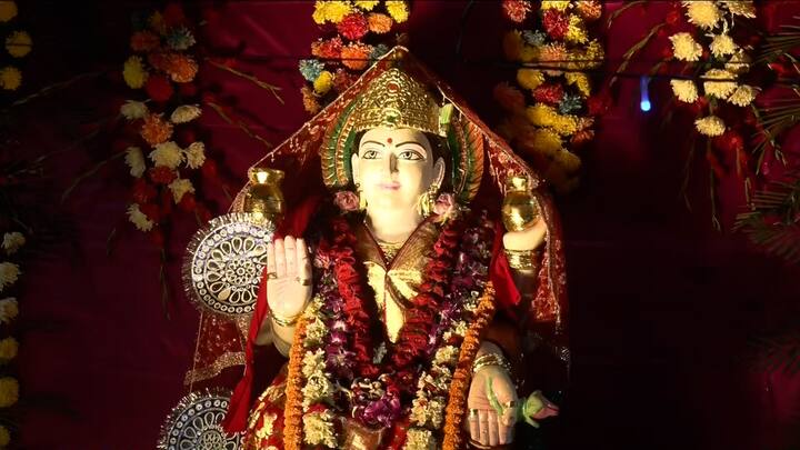 শীতকালে গঙ্গা আরতি হবে সন্ধে ৬টা থেকে ৭টা এবং গ্রীষ্মকালে সন্ধে ৭ থেকে রাত ৮টা পর্যন্ত।
