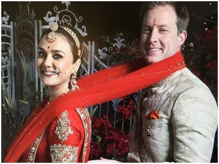 Preity Zinta Celebrating 7th wedding anniversary with husband Gene Goodenough Preity Zinta ने पति Goodenough को खास अंदाज में की वेडिंग एनिवर्सरी विश, पोस्ट शेयर कर लुटाया प्यार