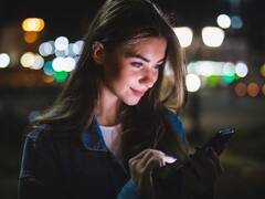 'ऑनलाइन चैटिंग' पर भूलकर भी न करें ये 5 बातें, वरना रिश्तों में आ जाएगी 'दरार'