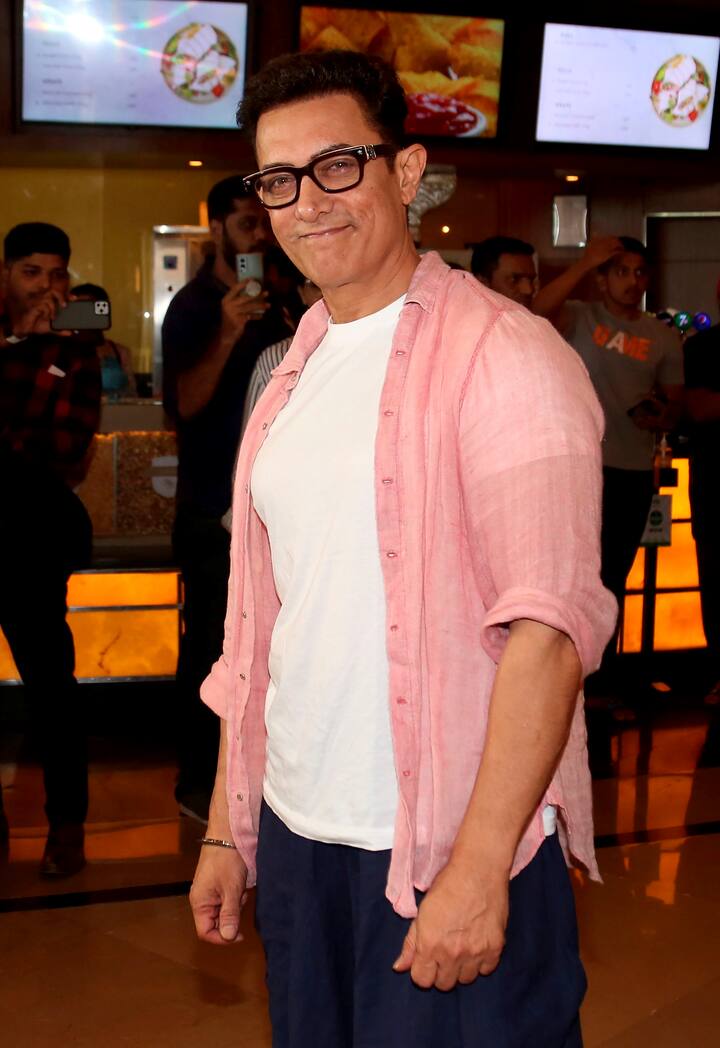 बॉलीवुड के मिस्टर परफेक्शनिस्ट कहे जाने वाले एक्टर आमिर खान लगता है टॉम हैंक्स से इंस्पायर हैं. काफी समय पहले रॉबर्ट डाउनी जूनियर ने आमिर खान को भारत का टॉम हैंक्स कहा था.