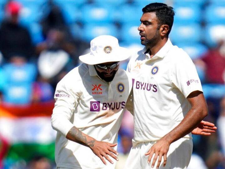 दूसरे दिन कंगारू टीम ने सिर्फ 11 रन के अंदर अपने अंतिम के 6 विकेट गंवा दिए थे. इससे यह अंदाजा लगाया जा सकता है कि यदि यह तीनों गेंदबाज ऑस्ट्रेलियाई टीम के बल्लेबाजों पर दबाव बनाए रखने में सक्षम होते हैं तो इस मैच में भारतीय टीम के लिए जीत हासिल करना कोई बहुत मुश्किल भरा काम नहीं है. (फोटो सोर्स – सोशल मीडिया)