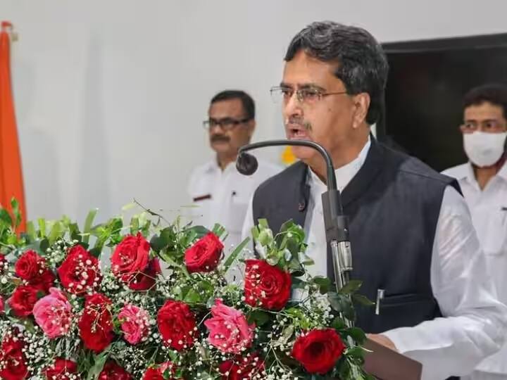 टाउन बोरडोवली विधानसभा से त्रिपुरा के मुख्यमंत्री माणिक साहा अपनी किस्मत आजमा रहे थे. इस बार उनका मुकाबला कांग्रेस के आशीष कुमार साहा से था. मणिक साहा ने आशीष कुमार साहा को 1180 वोटों से हराकर जीत हासिल की है. चुनाव आयोग की वेबसाइट से मिले आंकड़ों के अनुसार बीजेपी के माणिक साहा को 18731 वोट मिले हैं. वहीं कांग्रेस के आशीष कुमार साहा को 17551 वोट मिले हैं.