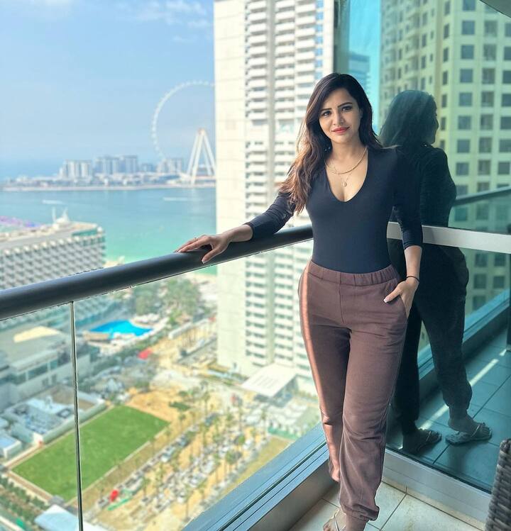 అషూరెడ్డి అందమైన ఫోటోలు -Image Credit: Ashu reddy/Instagram