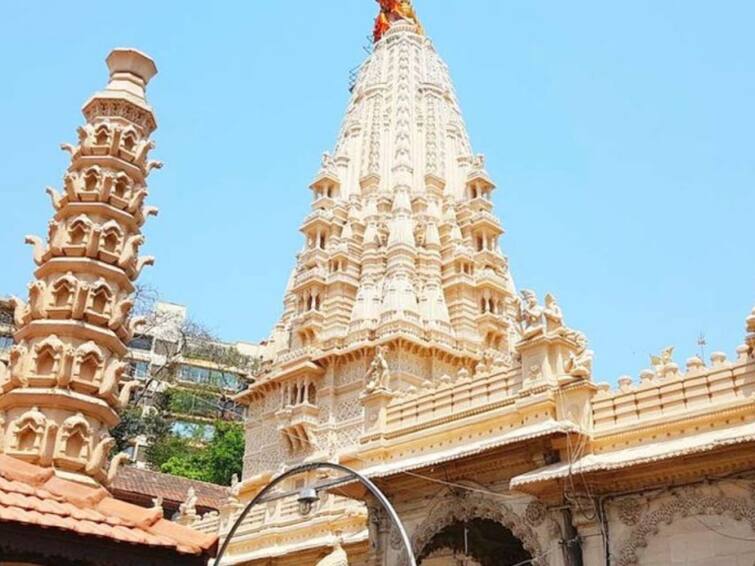 Mumbai Babulnath temple devotees cant offer milk sandalwood essence in temple  after shivling cracking trustees  IIT Bombay  help Mumbai News: मुंबईतील प्राचीन बाबुलनाथ येथील शिवलिंगाला भेग, अभिषेक करण्यास भाविकांना मंदिर प्रशासनाची मनाई