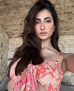 Palak Tiwari: श्वेता तिवारी की बिटिया ने दिखाया अपना जानलेवा हुस्न, छोटी सी स्कर्ट में ढाया कहर