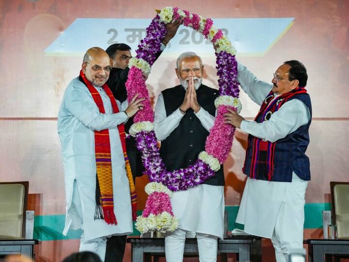 प्रधानमंत्री नरेन्द्र मोदी ने गुरुवार को कहा कि बीजेपी की लगातार जीत का श्रेय पार्टी के नेतृत्व वाली सरकारों के कार्यों, उनकी कार्य संस्कृति और पार्टी कार्यकर्ताओं के समर्पण की ‘त्रिवेणी’ को जाता है.(फोटो-PTI)