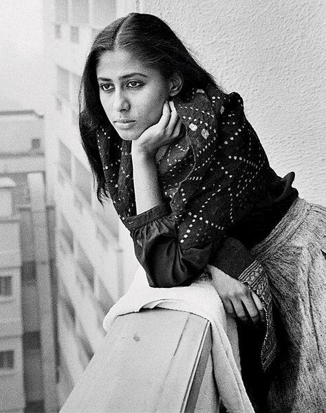 ਇਸ ਤੋਂ ਬਾਅਦ ਅਮਿਤਾਭ ਬੱਚਨ ਅਤੇ ਸਮਿਤਾ ਪਾਟਿਲ ਵਿਚਕਾਰ ਡੂੰਘੀ ਦੋਸਤੀ ਹੋ ਗਈ। 'ਨਮਕ ਹਲਾਲ' ਪ੍ਰਕਾਸ਼ ਮਹਿਰਾ ਦੇ ਨਿਰਦੇਸ਼ਨ ਹੇਠ ਬਣੀ ਸੀ। ਇਹ ਫਿਲਮ ਬਾਕਸ ਆਫਿਸ 'ਤੇ ਸੁਪਰਹਿੱਟ ਸਾਬਤ ਹੋਈ। ਇਸ ਤੋਂ ਬਾਅਦ ਬਿੱਗ ਅਤੇ ਸਮਿਤਾ ਇੱਕ ਦੂਜੇ ਦੇ ਚੰਗੇ ਦੋਸਤ ਬਣ ਗਏ।