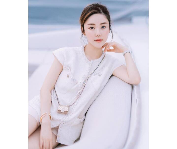 पोलिसांना असा संशय आहे की, मॉडेल ॲबीवर कारमध्ये हल्ला करण्यात आला. त्यानंतर तिला बेशुद्ध अवस्थेत घरी नेण्यात आलं.