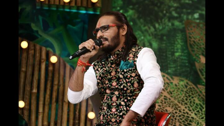 दवे आणि बिचुकले यांच्यात चांगलीच चुरस पाहायला मिळली.