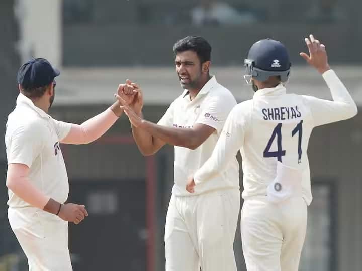 R Ashwin nears to break anil kumble record of most test wickets in india  R Ashwin Test Records: भारताचा सर्वोत्कृष्ट गोलंदाज अनिल कुंबळेचा 'हा' रेकॉर्ड तोडण्यासाठी अश्विन सज्ज, 22 विकेट्सची गरज