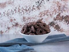 Puffed Rice Chocolate Recipe: अगर आप चॉकलेट लवर हैं तो आप मुरमुरे के साथ मिलाकर एक स्पेशल रेसिपी कर सकते हैं ट्राई