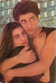 Amrita Singh Affairs: सैफ नहीं बी-टाउन का ये एक्टर था अमृता सिंह का पहला प्यार, धोखा खाने के बाद की थी एक्टर से शादी