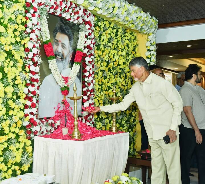 తారకరత్న పెద్ద కర్మకు హాజరై ఘన నివాళులు అర్పించన చంద్రబాబు నాయుడు