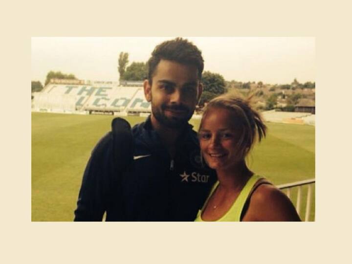 इंग्लंड महिला संघाची अष्टपैलू डॅनिअल वॅट हिने गर्लफ्रेंडसोबत साखरपुडा उरकला आहे. वॅटने ट्वीट करत याबाबतची माहिती दिली आहे.