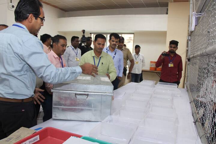 पुण्यातील कसबा पेठ आणि चिंचवड पोटनिवडणुकीचा आज निकाल लागणार आहे. मतमोजणीला सुरुवात झाली आहे.