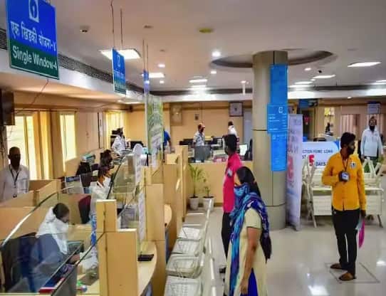 ਬੈਂਕ ਕਰਮਚਾਰੀਆਂ ਨੂੰ ਮਿਲ ਸਕਦੀ ਹੈ ਵੱਡੀ ਖਬਰ! ਹੁਣ ਹਫ਼ਤੇ ਵਿੱਚ ਦੋ ਦਿਨ ਦੀ ਛੁੱਟੀ ਦਿੱਤੀ ਜਾਵੇਗੀ, ਬੱਸ ਇਹ ਸ਼ਰਤ ਪੂਰੀ ਕਰਨੀ ਪਵੇਗੀ bank employees to work for 5 days working in a week soon know details ਬੈਂਕ ਕਰਮਚਾਰੀਆਂ ਨੂੰ ਮਿਲ ਸਕਦੀ ਹੈ ਵੱਡੀ ਖਬਰ! ਹੁਣ ਹਫ਼ਤੇ ਵਿੱਚ ਦੋ ਦਿਨ ਦੀ ਛੁੱਟੀ ਦਿੱਤੀ ਜਾਵੇਗੀ, ਬੱਸ ਇਹ ਸ਼ਰਤ ਪੂਰੀ ਕਰਨੀ ਪਵੇਗੀ