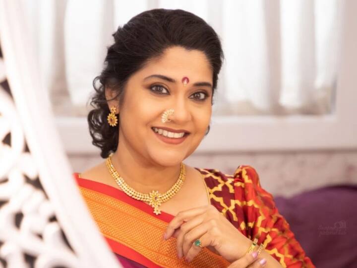 Renuka Shahane on people accusing women for speaking up 25 years after being harassed during Me Too Renuka Shahane On Me Too: रेणुका शहाणे ने किया मीटू का समर्थन, 25 साल बाद आवाज उठाने पर बोलीं- 'आप बोलने कहां देते हैं...'