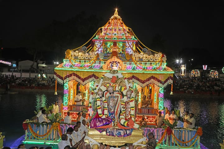 తిరుమలలో శ్రీవారి సాలకట్ల తెప్పోత్సవాలు అంగవైభవంగా ప్రారంభం అయ్యాయి.