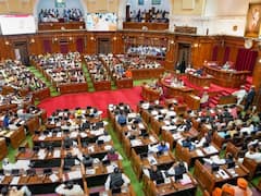 यूपी विधानसभा में लगी अदालत, विशेषाधिकार हनन के मामले में 6 पुलिसकर्मियों को एक दिन की सजा