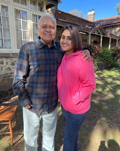 Vanitha Vijaykumar: ‘ஐயோ அவர விட்ருங்க..’பவர்ஸ்டாருடன் போட்டோ வெளியிட்ட வனிதா..பதரும் ரசிகர்கள்!