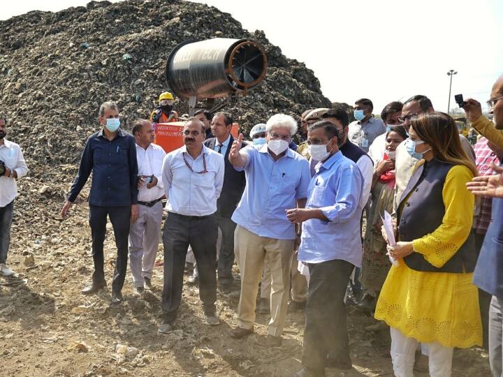 Okhla Landfill CM Arvind Kejriwal Delhi Mayor Shelly Oberoi Visited reviewed garbage processing Okhla Landfill: मेयर शैली ओबेरॉय के साथ CM केजरीवाल ने किया ओखला लैंडफिल का दौरा, बताया कब तक साफ हो जाएगा कूड़े का पहाड़?
