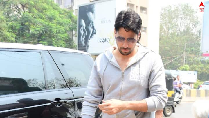 শেরশাহ ছবির সেট থেকেই প্রেমের শুরু সিদ্ধার্থর। ছুটিতে একান্ত সময় কাটানোর একাধিক ছবিতে দেখতে পাওয়া গিয়েছিল সিদ্ধার্থ ও কিয়ারাকে।
