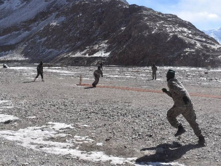 India-China Relations: गलवान घाटी के पास भारतीय सेना के जवानों ने शुक्रवार (3 मार्च) को क्रिकेट मैच खेला. यह वही जगह है जहां भारत-चीन की सेनाओं के बीच झड़प हुई थी.