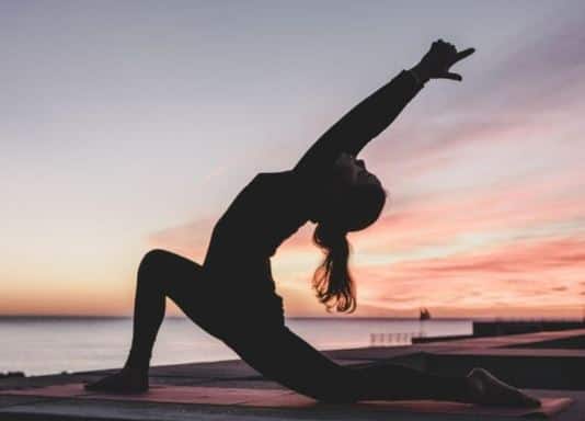 surya namaskara: સૂર્ય નમસ્કાર નિયમિત કરવાથી શરીરમાં આવે છે ઊર્જા, જાણો અન્ય ફાયદા 