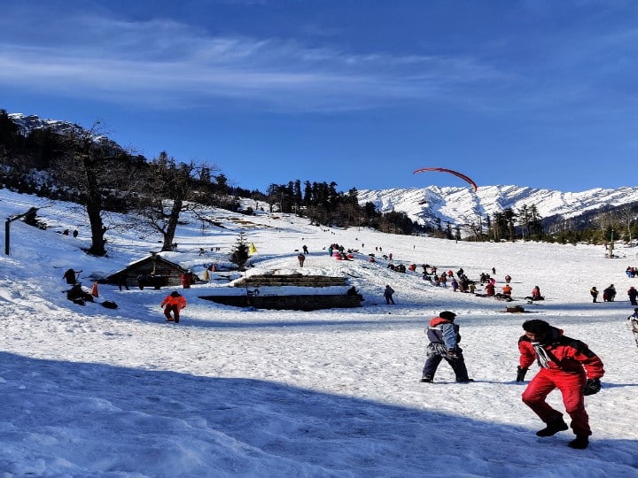 Summer Holiday:गर्मी के मौसम की शुरुआत हो गई है.छुट्टियों में हिल स्टेशन पर जाने का प्लान बना रहे हैं तो अपने ट्रिप में इन 7 डेस्टिनेशंस को शामिल करें,क्योंकि यहां का मौसम गर्मी में भी ठंडा रहता है.