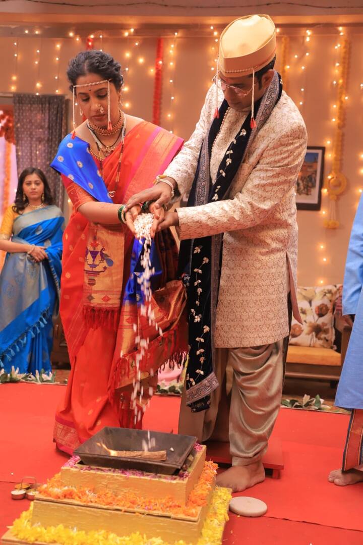 आशुतोष-अरुंधतीच्या लग्नासाठी देशमुख कुटुंबाची लगबग सुरु झाली आहे.