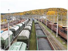 बंद वैगन होने के बाद भी कोयला मालगाड़ी के खुले डिब्बों में ही क्यों ले जाया जाता है? एक नही कई हैं वजह