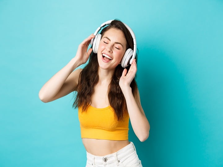 headphone side effects Using headphones can cause deafness Headphone Side Effects: कान की इस सेल्स को खराब कर सकता है आपका हेडफोन, ऐसे करें बचाव