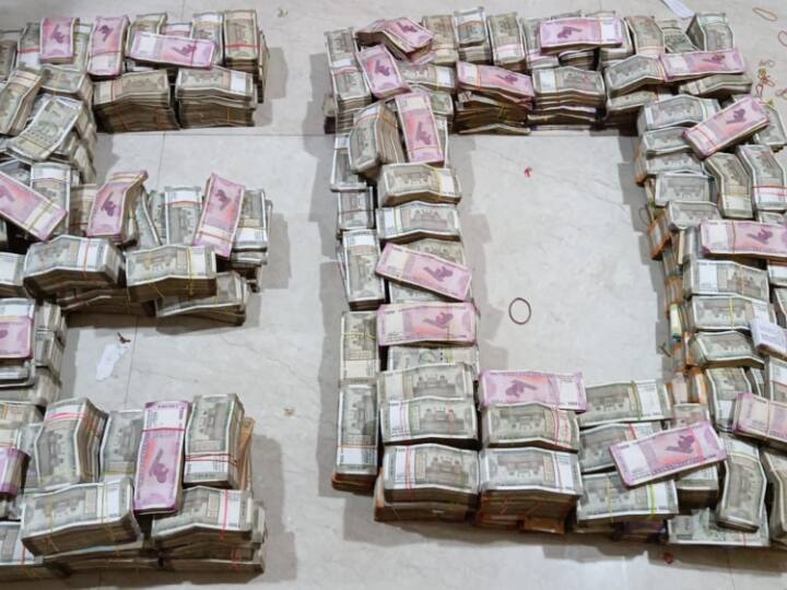 ED raid Md Ezhar Ansari Hazaribagh seizes Rs 3 crore cash PMLA case Jharkhand Jharkhand ED Raid: IAS पूजा सिंघल से जुड़े मामले में ED की छापेमारी, हजारीबाग से तीन करोड़ कैश जब्त