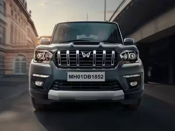 Waiting Period on Cars: વર્ષ 2023 માં કાર નિર્માતા કંપનીઓની પાસે 7 લાખથી વધુ કારોની બુકિંગ મળી ચૂકી છે. જેના કારણે નવી કાર લેનારા ગ્રાહકોને 6 મહિનાથી લઇને એક વર્ષ સુધીનુ વેઇટિંગ પીરિયડ આપવામાં આવી રહ્યો છે.