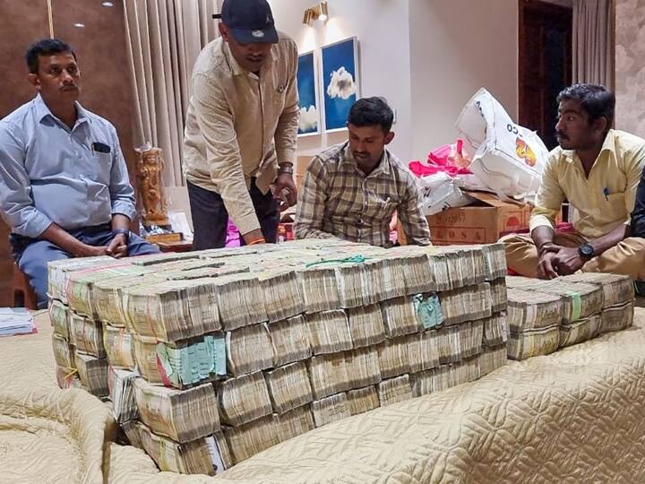 Karnataka: बीजेपी MLA के बेटे के घर मिले 6 करोड़ कैश पर सीएम बोम्मई बोले- गलत के खिलाफ एक्शन होता रहेगा, विधायक ने बताया साजिश Karnataka BJP MLA son caught taking bribe: CM Basavaraj Bommai Says fight against corruption Karnataka: बीजेपी MLA के बेटे के घर मिले 6 करोड़ कैश पर सीएम बोम्मई बोले- गलत के खिलाफ एक्शन होता रहेगा, विधायक ने बताया साजिश