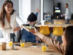 ऑफिस में यूज करते हैं माइक्रोवेव...कॉफी मशीन या फ्रिज? तो हो जाएं सावधान, वरना ये बीमारियां बनेंगी चिंता का सबब