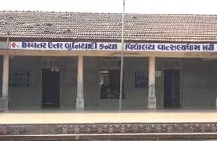 સુરતની આ છાત્રાલયમાં વિદ્યાર્થિની બિમાર પડતા ડોક્ટરને બોલાવવાને બદલે વિધિ કરાવામાં આવી હોવાનો આરોપ લાગતા ચકચાર