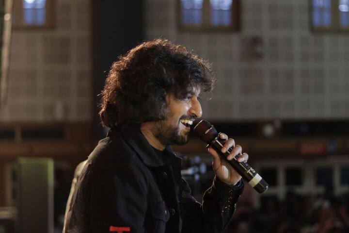 అందులో భాగంగానే నాని చెన్నై SRM కాలేజీకి వెళ్లారు. మిలన్ 2023 ఈవెంట్ లో పాల్గొని సందడి చేశారు. Photo Credit: Nani/Instagram