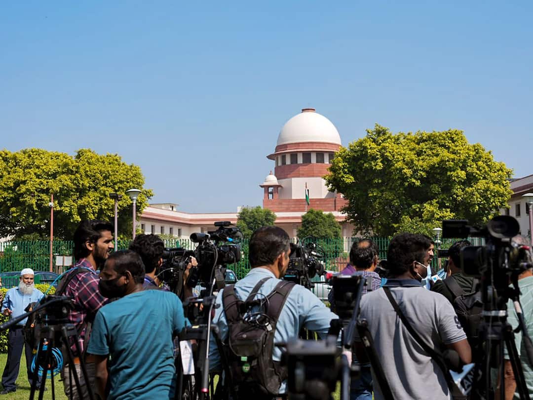 Karnataka Hijab Ban: SC To Hear After Holi Students' Plea To Be Allowed To Appear In Exams Karnataka Hijab Ban: SC To Hear After Holi Students' Plea To Be Allowed To Appear In Exams