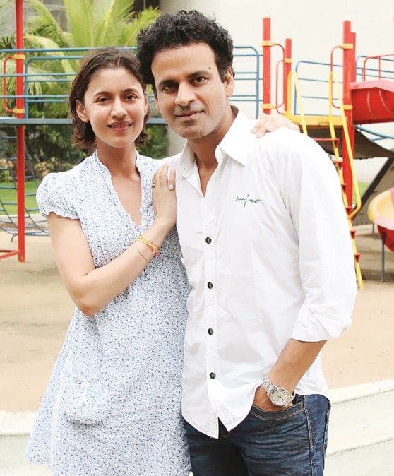 Manoj Bajpayee is married to Actress Shabana Raza aka Neha know interesting  love story of Star Couple | Manoj Bajpayee Wife: मनोज बाजपेयी से शादी के  लिए शबाना से नेहा बनी ये