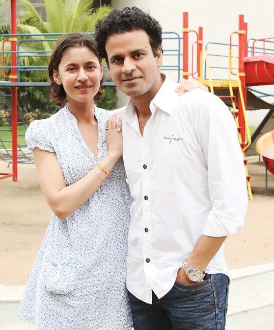 Manoj Bajpayee Is Married To Actress Shabana Raza Aka Neha Know Interesting  Love Story Of Star Couple | Manoj Bajpayee Wife: मनोज बाजपेयी से शादी के  लिए शबाना से नेहा बनी ये