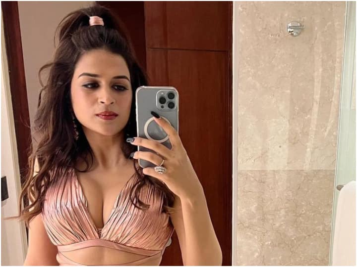 बात हो रही है श्रद्धा दास की, जिनका जन्म 4 मार्च 1987 के दिन मुंबई में ही हुआ था. हालांकि, वह बंगाली परिवार से ताल्लुक रखती हैं.