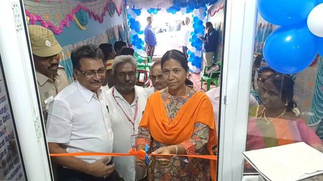 Dharmapuri District Collector K. Shanthi inaugurated the renovated Khadi Craft shop in Dharmapuri today TNN தருமபுரியில் புதுப்பிக்கப்பட்ட காதி கிராஃப்ட் விற்பனை அங்காடி திறப்பு