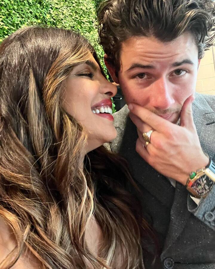 प्रियंका चोपड़ा ने कहा कि हैप्पीनेस टूर के दौरान निक और उनके भाइयों को मंच पर देखना एक 