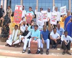 Gandhinagar: વિધાનસભા પરિસરમાં કોંગ્રેસે ગેસ સિલિન્ડર સાથે રાખી કર્યું વિરોધ પ્રદર્શન