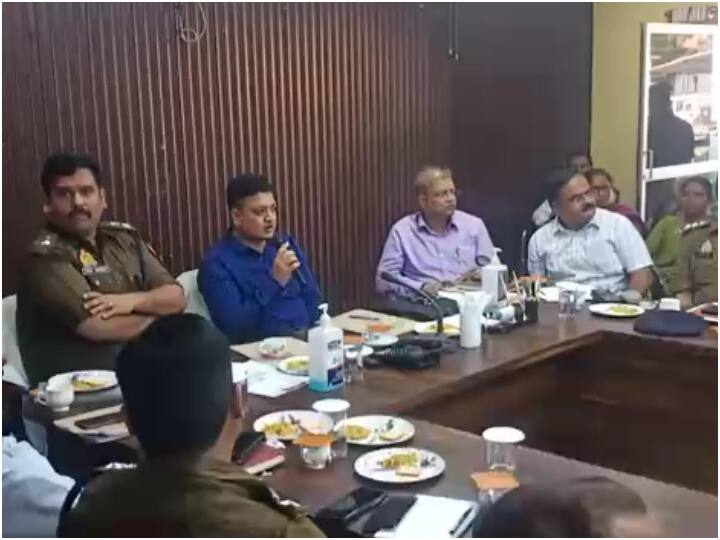 chandauli district magistrate holds meeting with religious leaders ahead of holi 2023 ann Holi 2023: चंदौली में होली से पहले डीएम की धर्म गुरुओं के साथ बैठक, त्योहार पर दी गई खास जिम्मेदारी