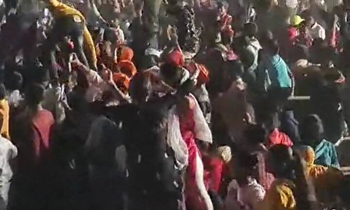 मात्र काहीच वेळात गौतमीच्या कार्यक्रमात पुन्हा एकदा राडा होऊन एकमेकांना हाणामारी झाल्याचा प्रकार घडला.